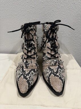 Sam Edelman Pointed Lace-Up Ankle Boots - Black & Tan